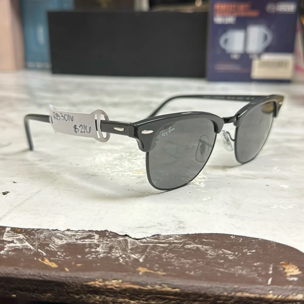 Mens Authentic Ray-Ban CLUBMASTER CHROMANCE RB3016 CLUBMASTER 1367/B1 49-21-140
